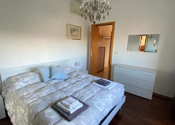 Intero Guardei House *