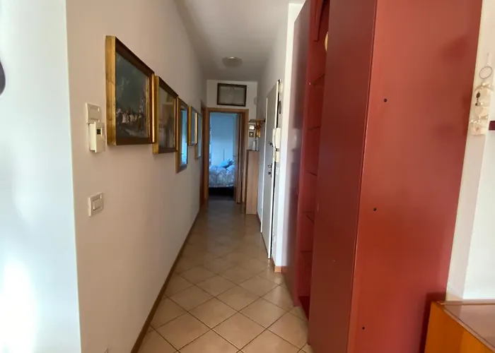 Intero Guardei House דירה *